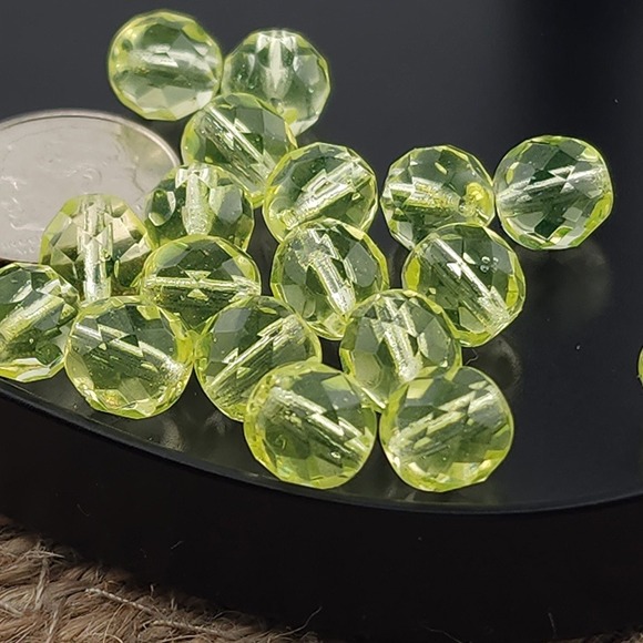 20pcs Vaseline Uranium 8MM Glass Beads UV Light Reactive Firepolish Czech Glass - Picture 8 of 8